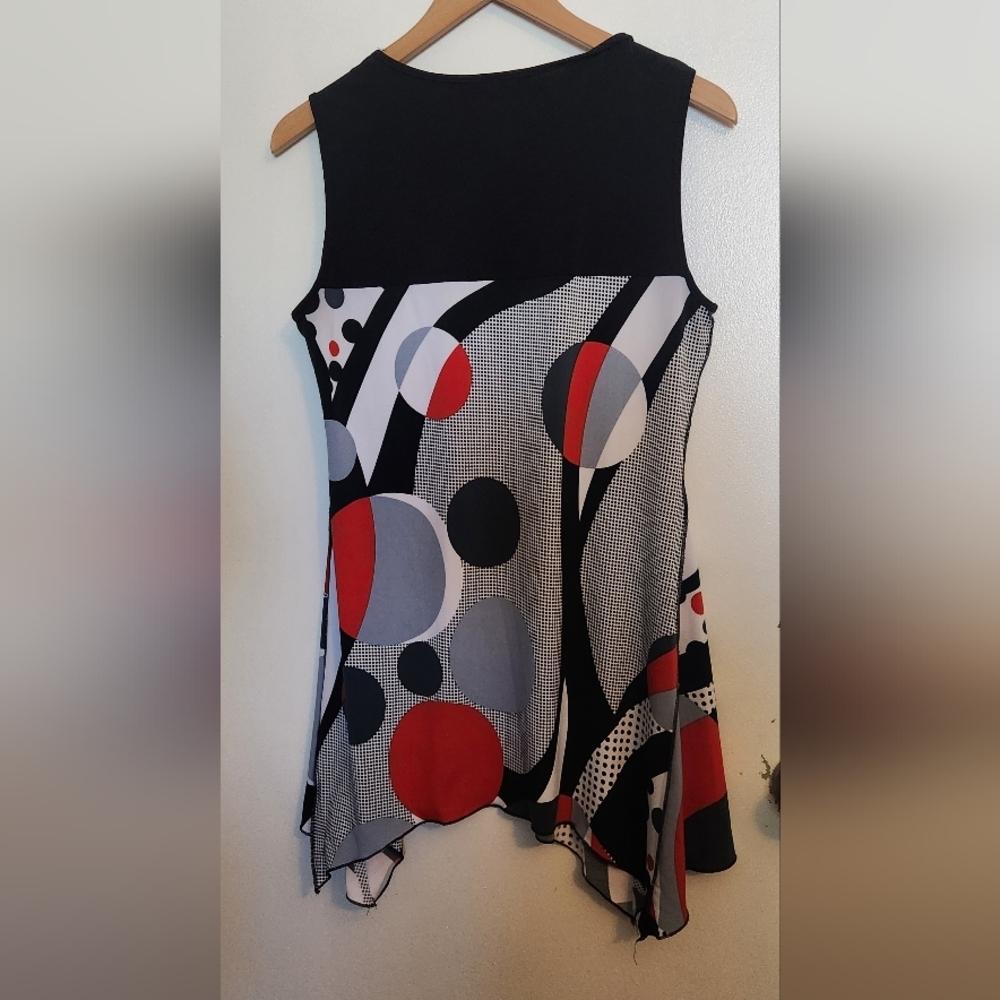 Asymmetrical Shirt with Bold Patterns - Picture 4 of 4
